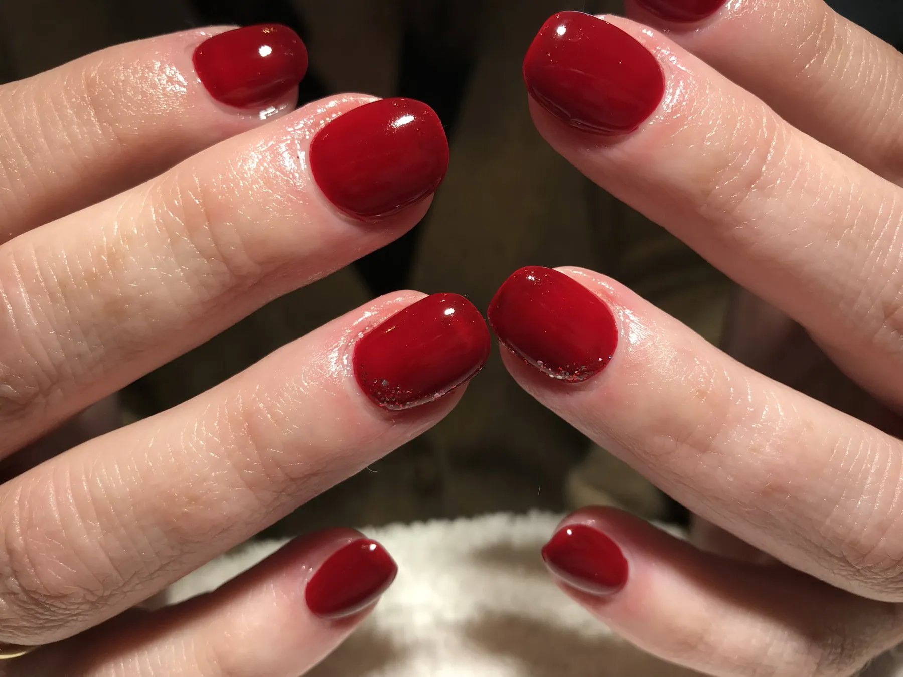 Diep rode korte nagels