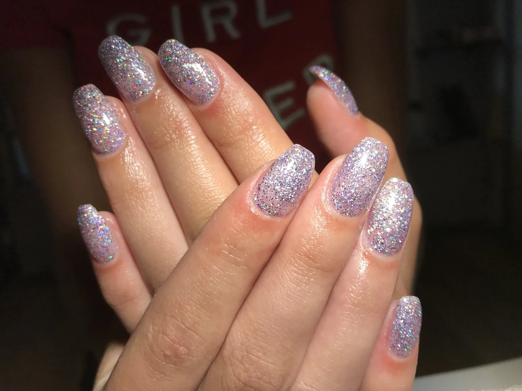 Lila glitter amandelnagels